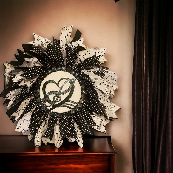 Music Themed Rag Wreath - Picture 1 of 6